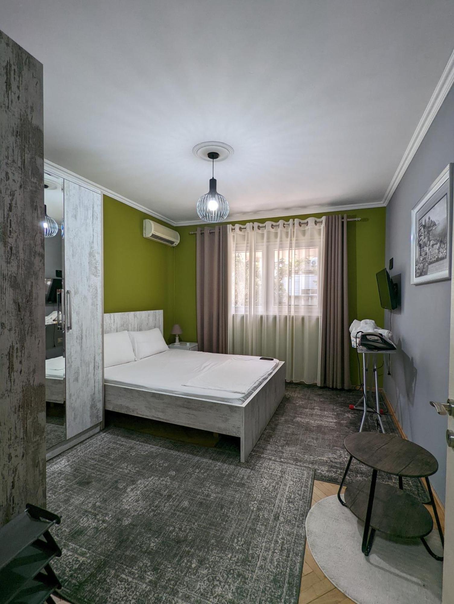 Appartement Downtown Retreat "Spiranca" à Tirana Extérieur photo